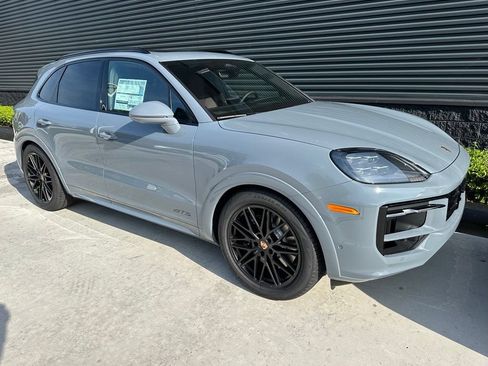 Used 2026 Porsche Cayenne GTS AWD/4WD image 12