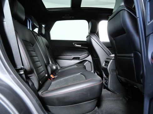 Used 2022 Ford Edge ST-Line w/ Cold Weather Package AWD/4WD image 12
