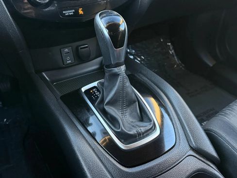 Used 2017 Nissan Rogue SV FWD image 27