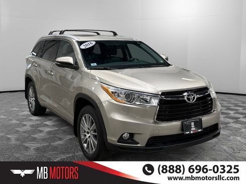 Used 2016 Toyota Highlander XLE image 1
