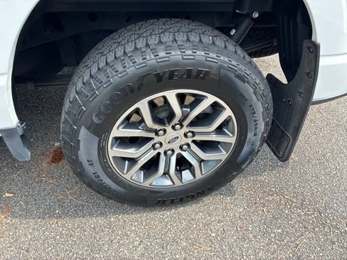 Used 2021 Ford F150 Lariat w/ Max Trailer Tow Package AWD/4WD image 12