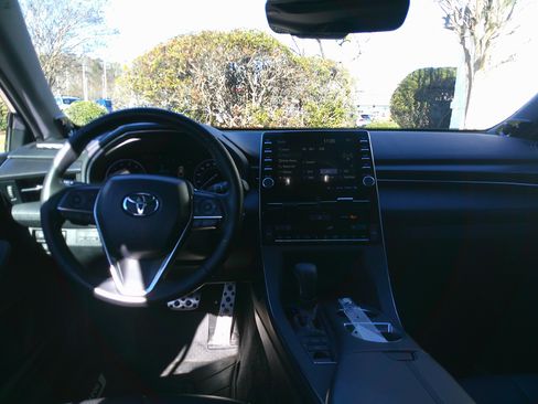 Used 2019 Toyota Avalon Touring image 31