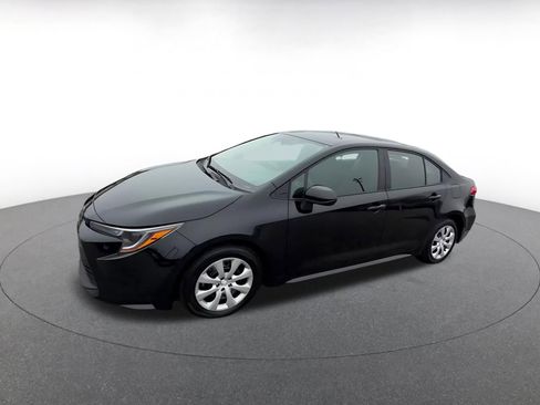 Used 2025 Toyota Corolla LE image 8