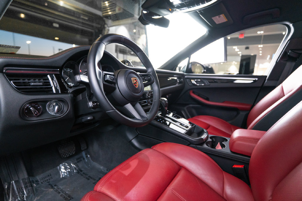 Certified 2023 Porsche Macan S AWD/4WD image 4