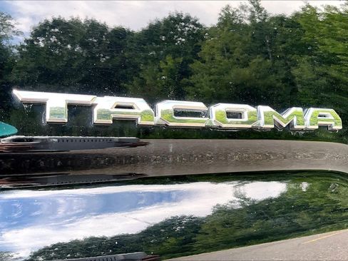 Used 2017 Toyota Tacoma SR5 w/ Tow Package AWD/4WD image 32