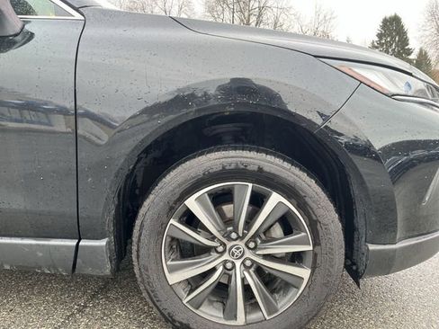 Used 2023 Toyota Venza LE image 20