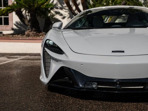 Used 2023 McLaren Artura RWD image 27