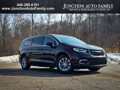New 2026 Chrysler Pacifica Select