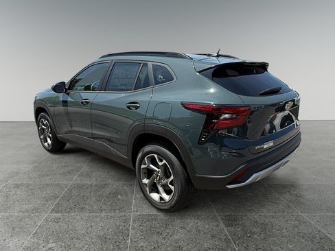 New 2026 Chevrolet Trax LT w/ LT Convenience Package FWD image 3