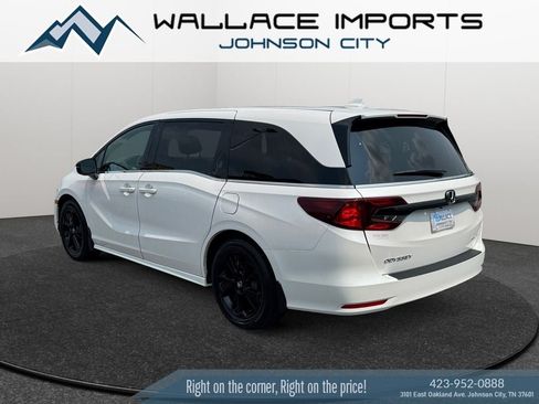 Used 2024 Honda Odyssey Sport image 3