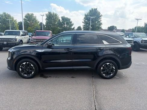 Used 2024 Kia Sorento S AWD/4WD image 5