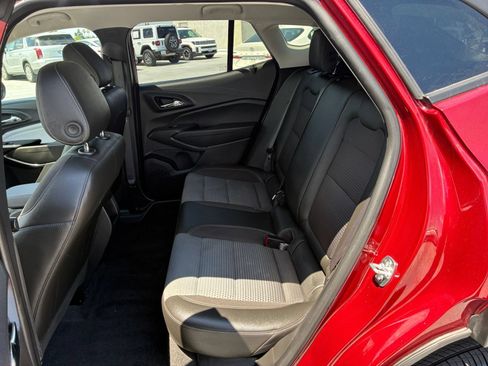 Used 2025 Chevrolet Trax LT FWD image 24