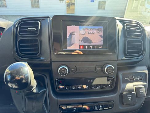 Used 2022 RAM ProMaster 2500 w/ Driver Convenience Group image 10