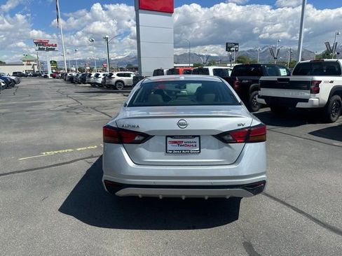 Used 2024 Nissan Altima 2.5 SV FWD image 9
