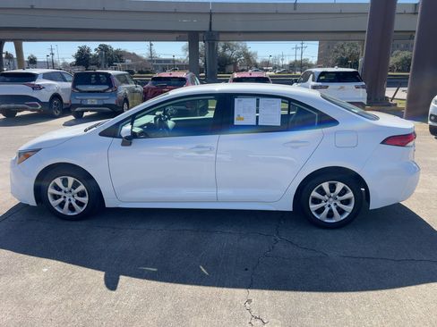 Used 2025 Toyota Corolla LE image 3