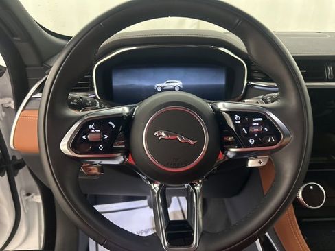 Used 2025 Jaguar F-PACE R-Dynamic S image 11