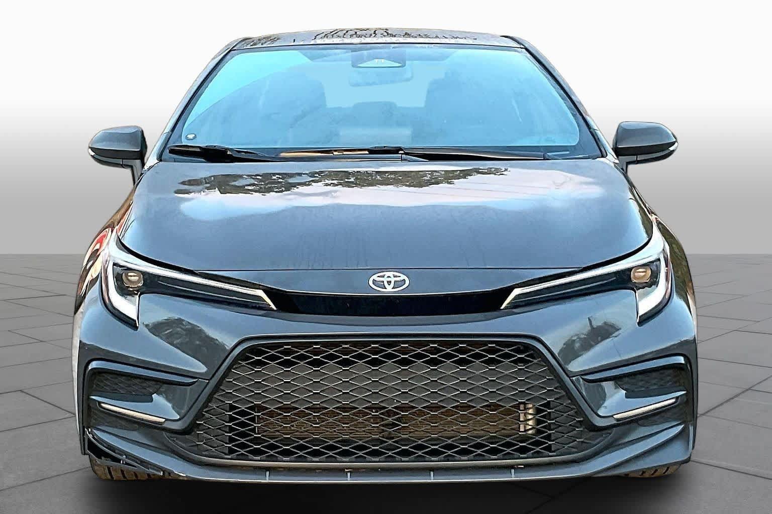 Used 2025 Toyota Corolla SE FWD image 4
