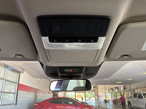 Used 2025 Nissan Rogue SV AWD/4WD image 17