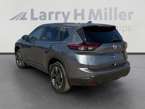 Used 2025 Nissan Rogue SV FWD image 3