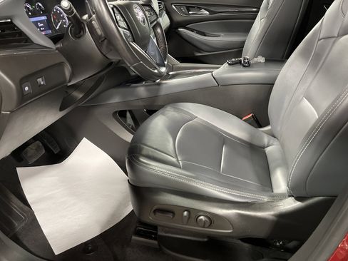 Used 2023 Buick Enclave Essence image 8