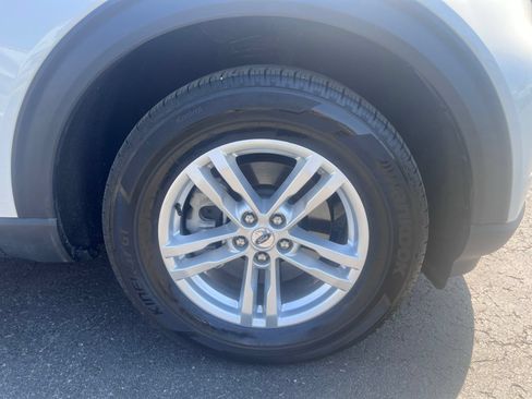 Used 2023 Ford Explorer XLT w/ Equipment Group 202A AWD/4WD image 24