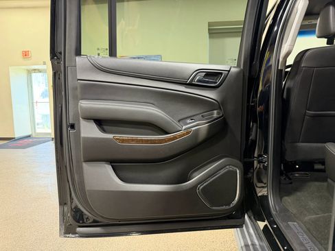 Used 2018 Chevrolet Suburban LT AWD/4WD image 26