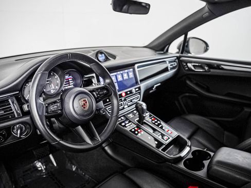 Certified 2024 Porsche Macan AWD/4WD image 4
