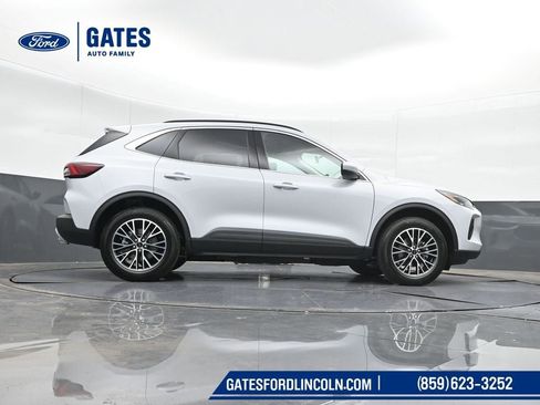 New 2025 Ford Escape SE image 34