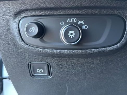 Used 2024 GMC Terrain SLE image 34