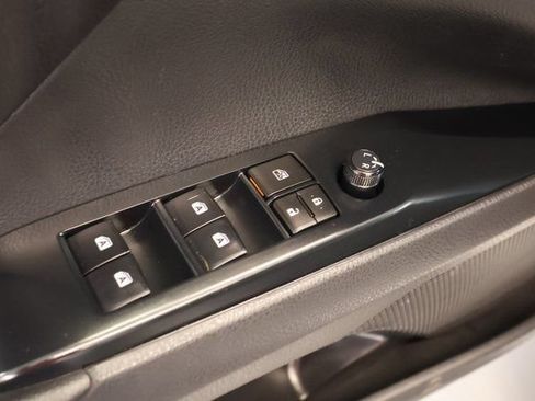 Used 2018 Toyota Camry LE FWD image 11