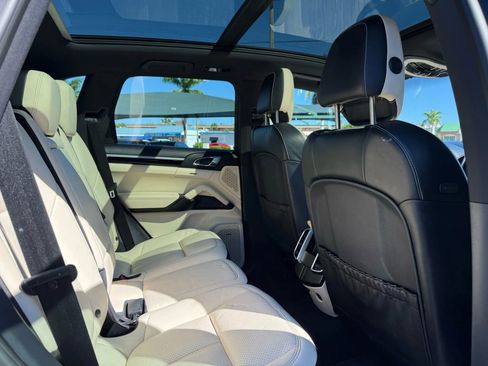 Used 2017 Porsche Cayenne image 12