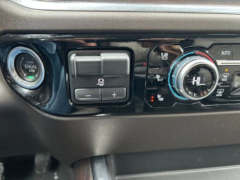 Used 2022 GMC Sierra 1500 SLT w/ SLT Convenience Package image 29