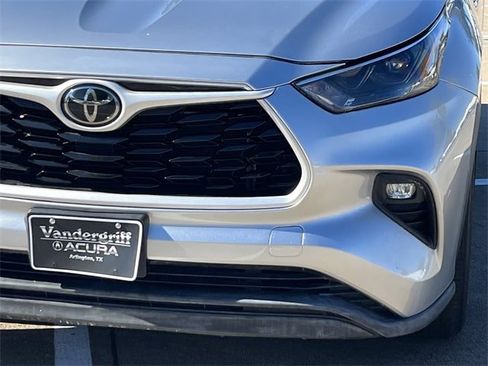 Used 2023 Toyota Highlander LE image 9