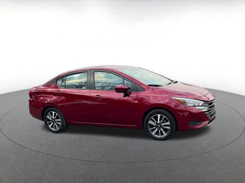 Used 2025 Nissan Versa SV image 2