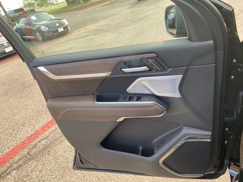 New 2026 GMC Acadia Denali Ultimate w/ LPO, Floor Liner Package FWD image 30