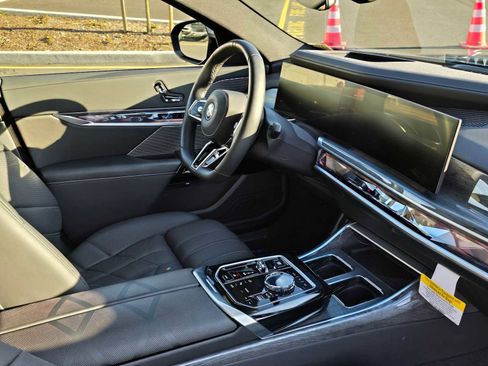 Used 2024 BMW i7 xDrive60 AWD/4WD image 10