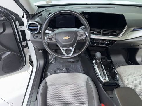 Used 2024 Chevrolet Trax LT w/ Driver Confidence Package image 15