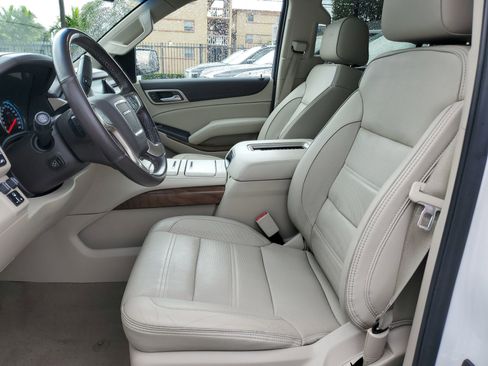 Used 2020 GMC Yukon Denali w/ Denali Premium Package RWD image 22