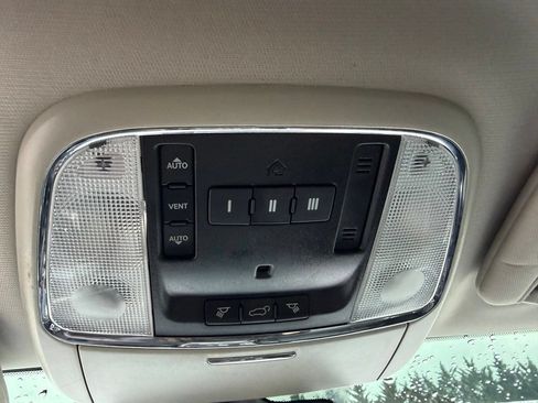 Used 2018 Dodge Durango Citadel w/ Technology Group AWD/4WD image 16