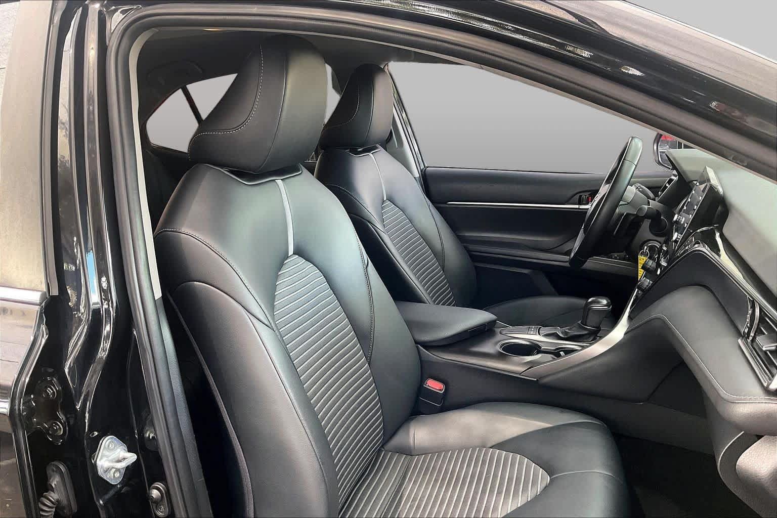 Used 2022 Toyota Camry SE FWD image 9
