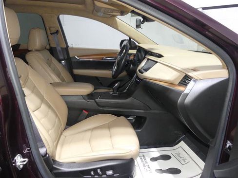 Used 2018 Cadillac XT5 Platinum w/ Driver Assist Package image 23