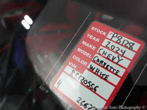Used 2024 Chevrolet Corvette Stingray Premium Conv w/ Z51 Performance Package RWD image 27