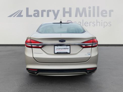Used 2017 Ford Fusion SE w/ Fusion SE Technology Package image 4