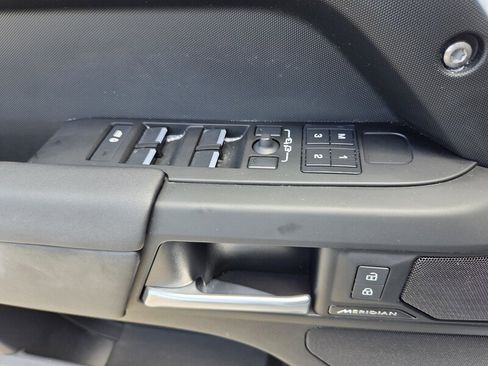 Used 2025 Land Rover Defender 110 S AWD/4WD image 18