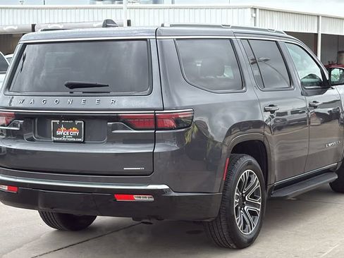 Used 2024 Jeep Wagoneer Series II w/ Flexible Seating Group RWD image 5