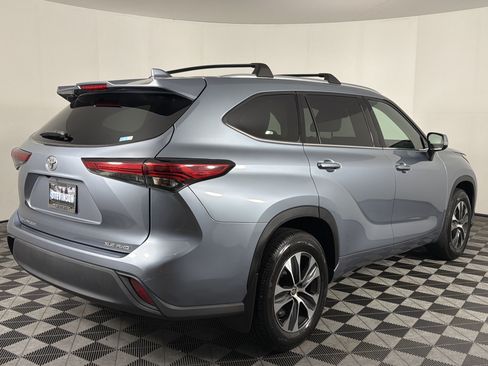 Used 2020 Toyota Highlander XLE AWD/4WD image 27