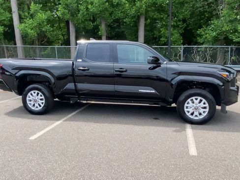 Used 2026 Toyota Tacoma SR5 AWD/4WD image 3
