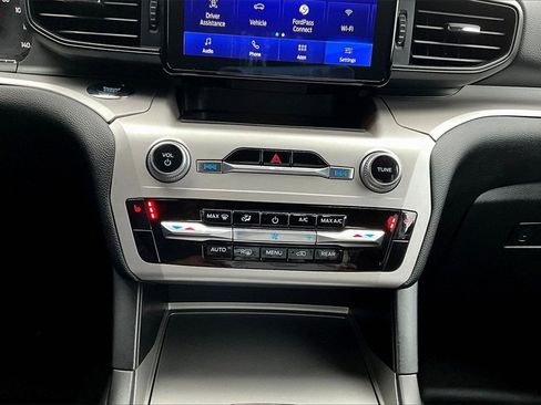 Used 2023 Ford Explorer XLT image 14