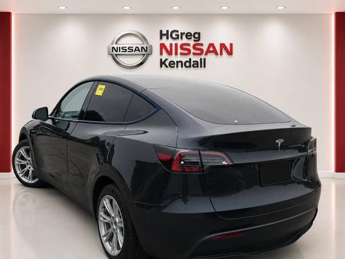Used 2024 Tesla Model Y 2WD image 2