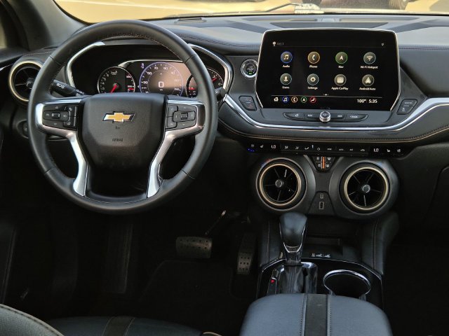 Used 2023 Chevrolet Blazer Premier w/ Enhanced Convenience Package FWD image 11